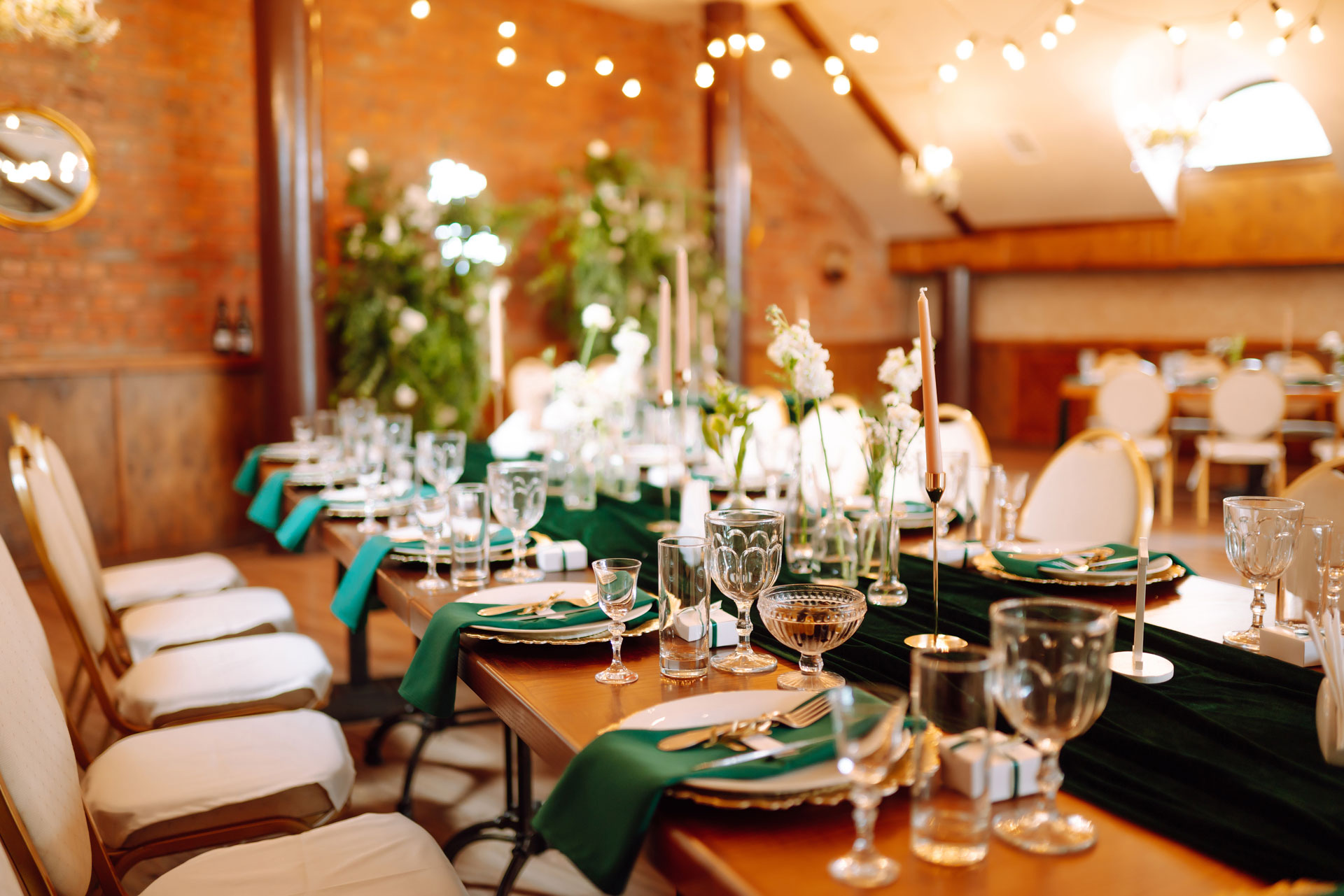 wedding-banquet-beautiful-table-setting